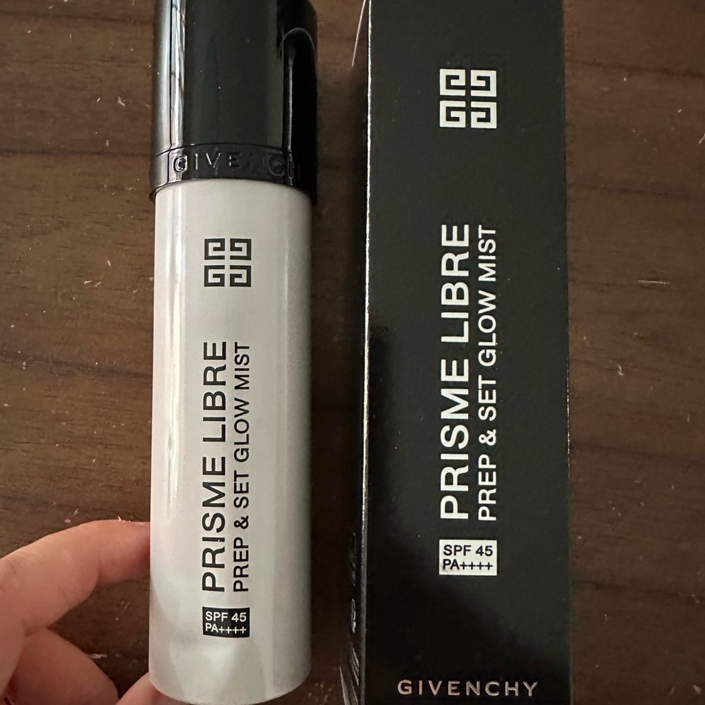 Givenchy Prisme Libre Prep & Set Glow Mist - Black and White